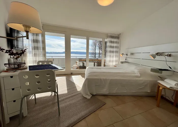 Kleines Seeapartment شقة *