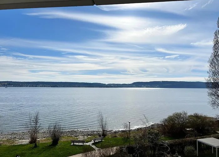 Kleines Seeapartment شقة *