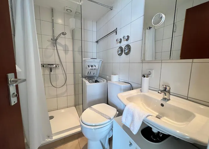 Kleines Seeapartment شقة *