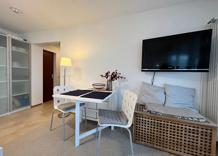 Kleines Seeapartment شقة *